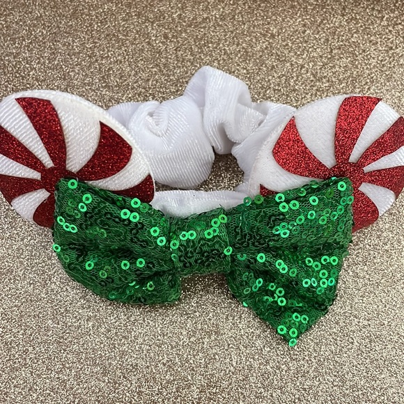 Peppermint Christmas Disneyland scrunchie - Picture 2 of 3